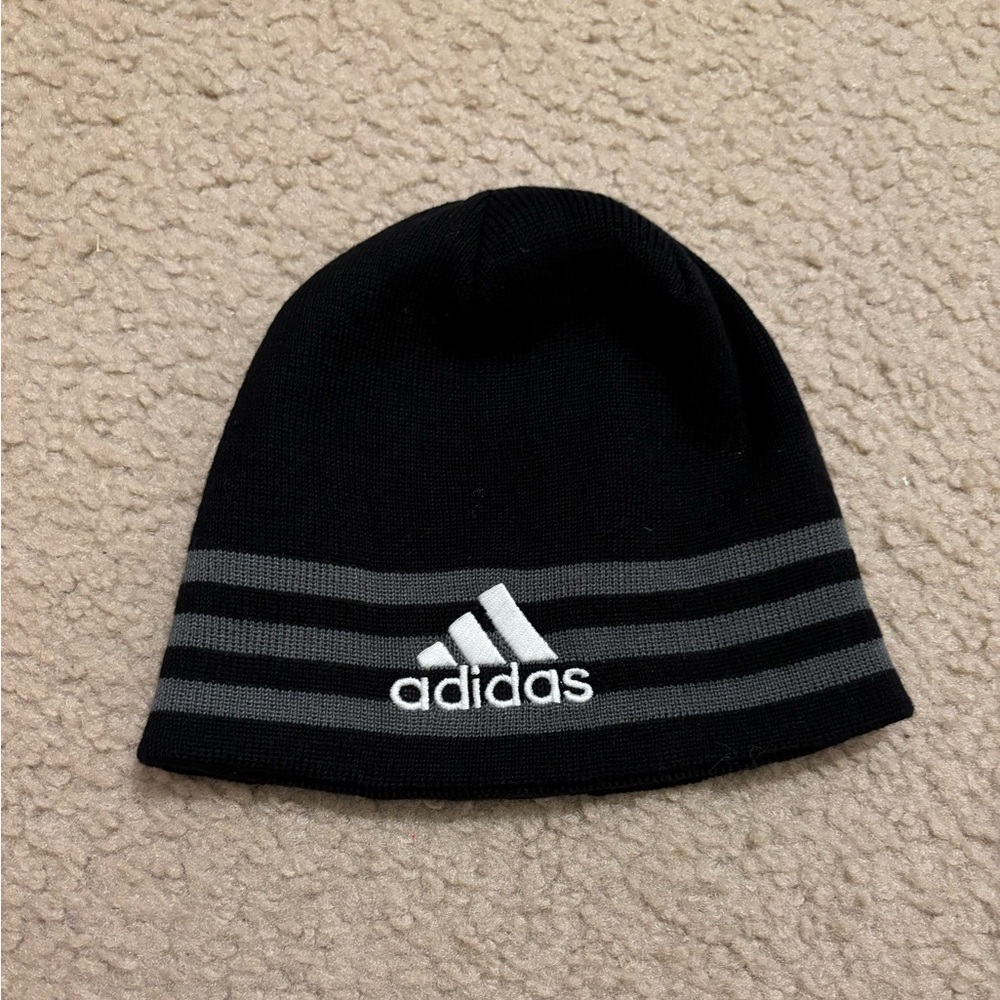 Adidas boys beanie. One size fits all. EUC